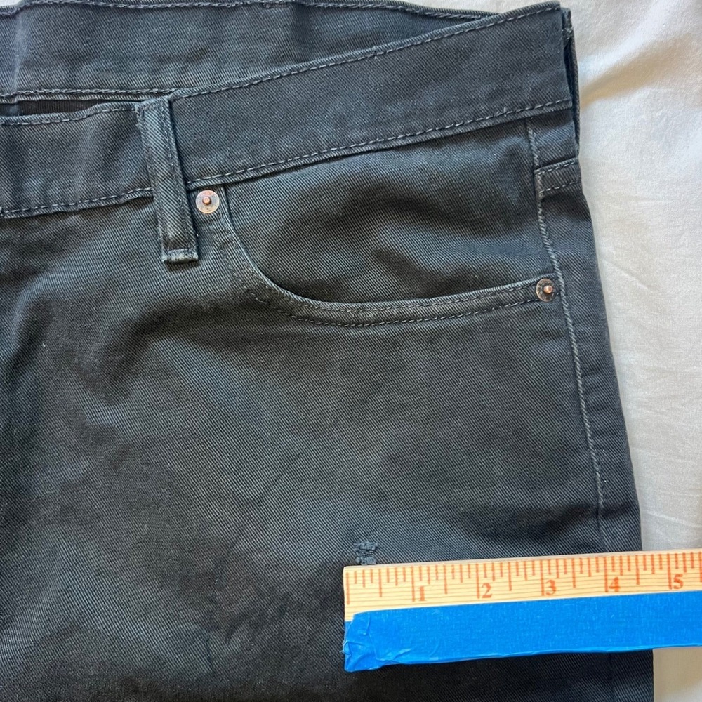 LEVI'S 541 Jeans Mens 42x32 Black Denim Holes Casual Comfort Stretch Paint Stain - Picture 7 of 16